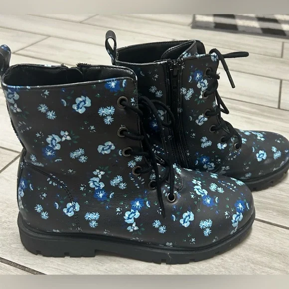 L&D Girls’ Black Floral Winter Boots – Size 4 Youth - Picture 6 of 8